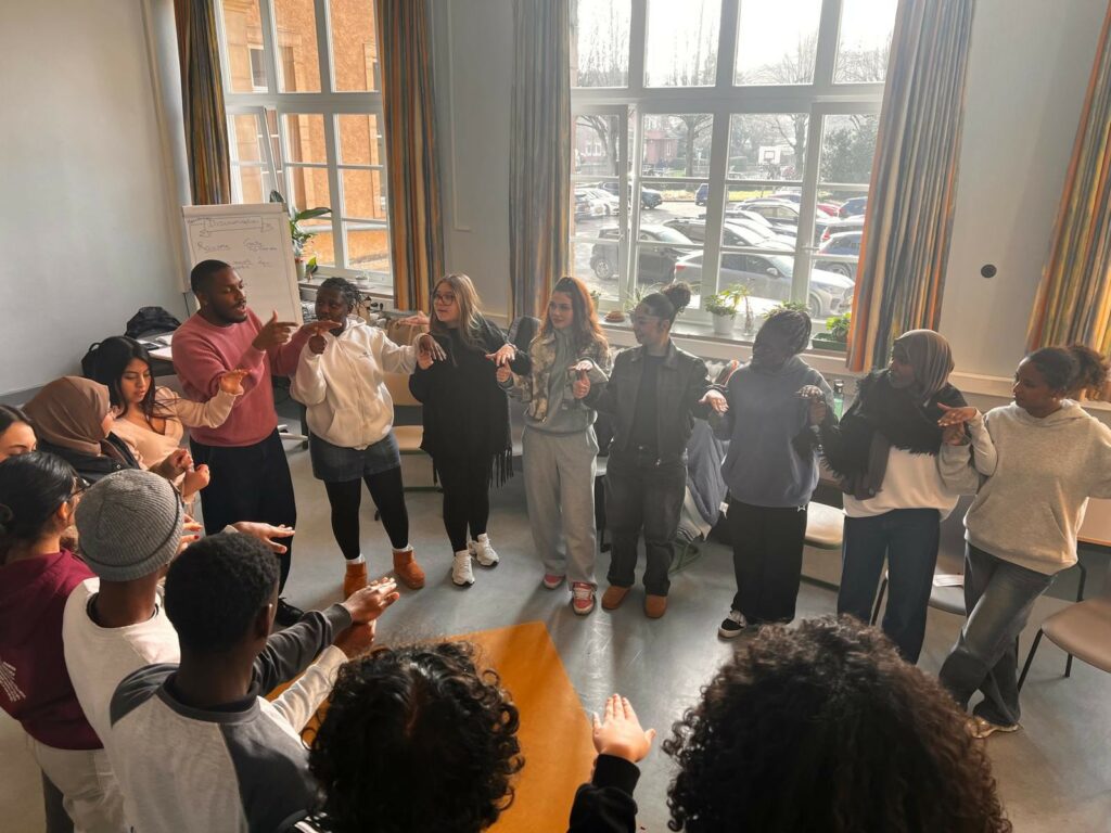 „Mes lunettes – Tes lunettes?! Es-tu comme je te vois?!“