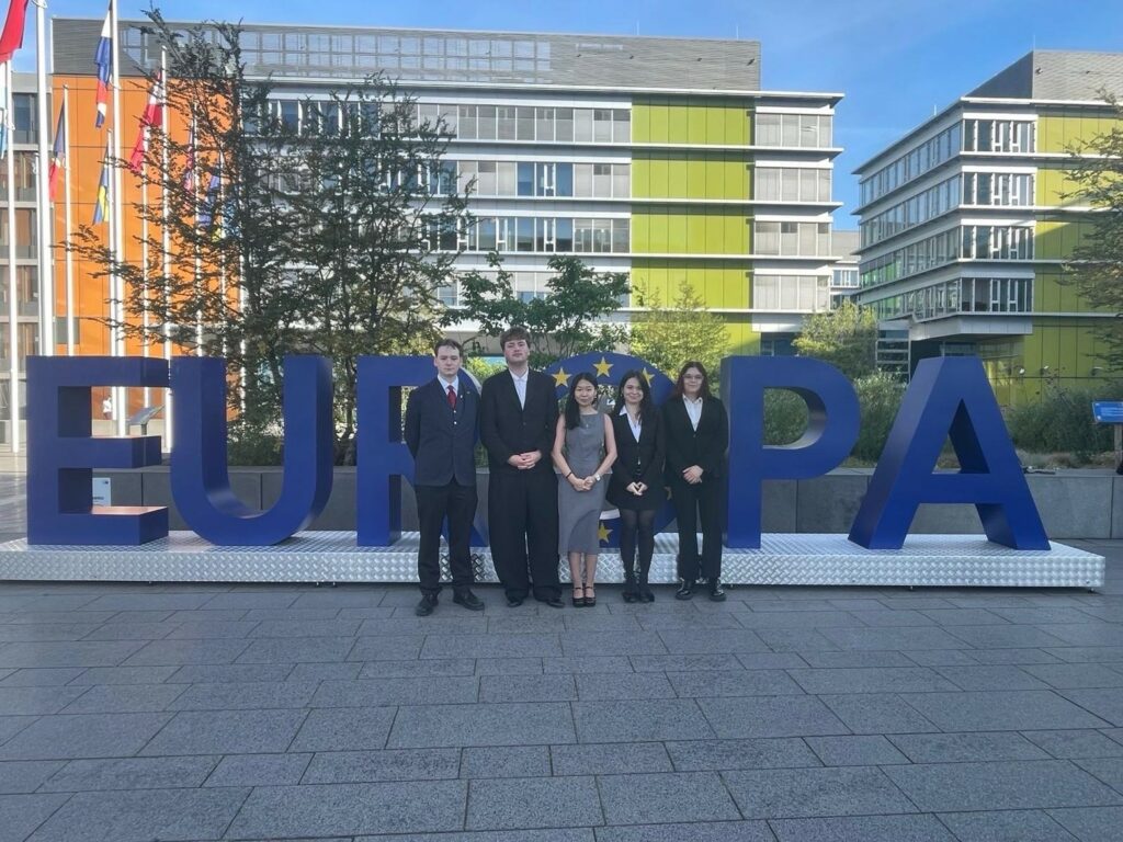Five LTEtt students participate in the Model European Parliament