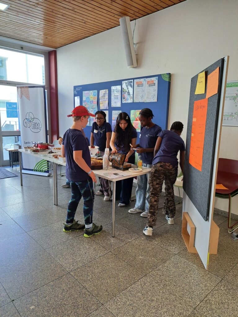 Eis Schüler engagéiere sech um Evenement «Ettelbréck wibbelt»